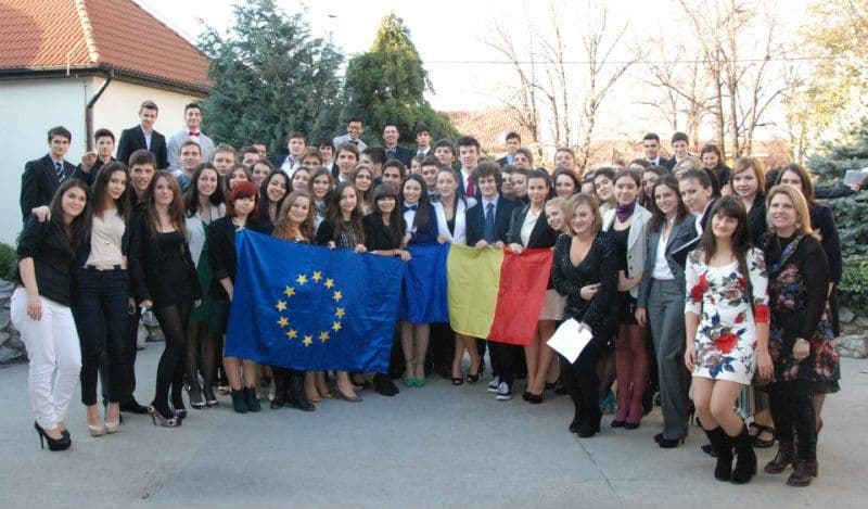 Elevi din C.N. „Grigore Ghica” Dorohoi reprezentanți în Parlamentul European al Tinerilor