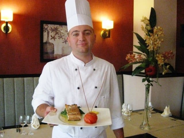 Peste 80 de locuri de muncă: Germania caută bucatari, barmani și ospătari