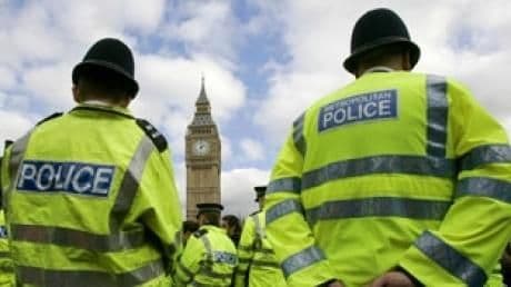 Atac rasist: Doi români, bătuţi în Marea Britanie după ce au fost întrebaţi de unde sunt