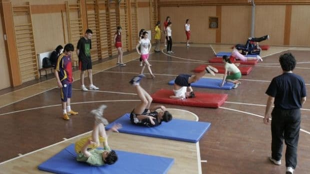 Ministerul Educaţiei introduce 4 ore de educaţie fizică pe săptămână