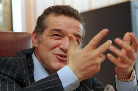 Cu 48 de ore înainte de verdictul care îl poate trimite la închisoare, Becali a părăsit România