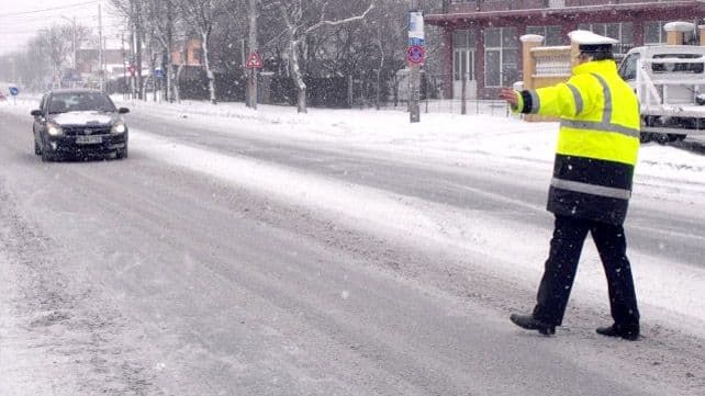 Atenție șoferi! Poliţia Rutieră trage pe dreapta toate maşinile înmatriculate în alte state