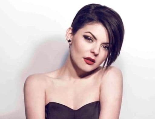 Schimbare radicală de look pentru dorohoianca Ana Maria Alexie de la „Vocea României”. Vezi FOTO