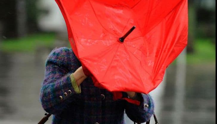 Informare meteo de ninsori, ploi și vânt puternic în toată ţara 