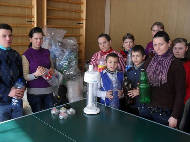 Sute de kilograme de PET-uri, colectate de elevii Liceului Tehnologic Special „Ion Pillat” Dorohoi, în cadrul programului EDUPET 2012