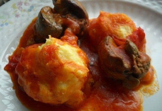 Ficăţei de pui în sos de roşii