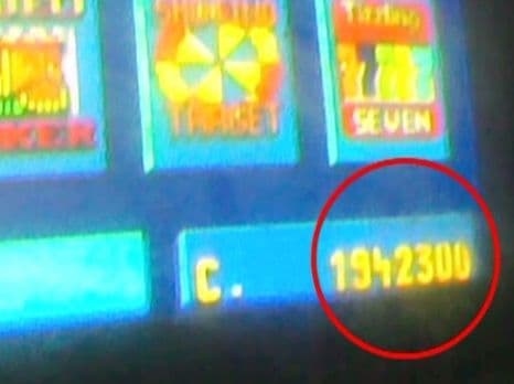 Un tânăr a câştigat aproape 19.000 de lei la păcănele, dar patronul barului nu vrea să îi dea banii