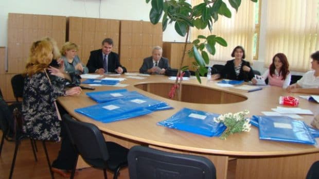 Directorii de şcoli, scutiți de orele de predare. Vezi ce prevede un proiect al Ministerului Educaţiei