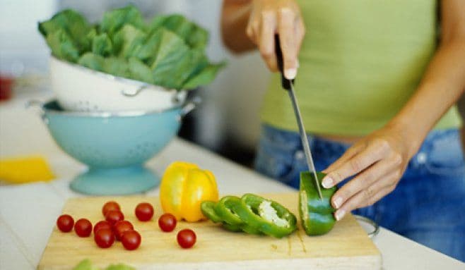 Ce să mănânci ca să nu ai burtă. Alimentele care te ajută să ai abdomenul plat