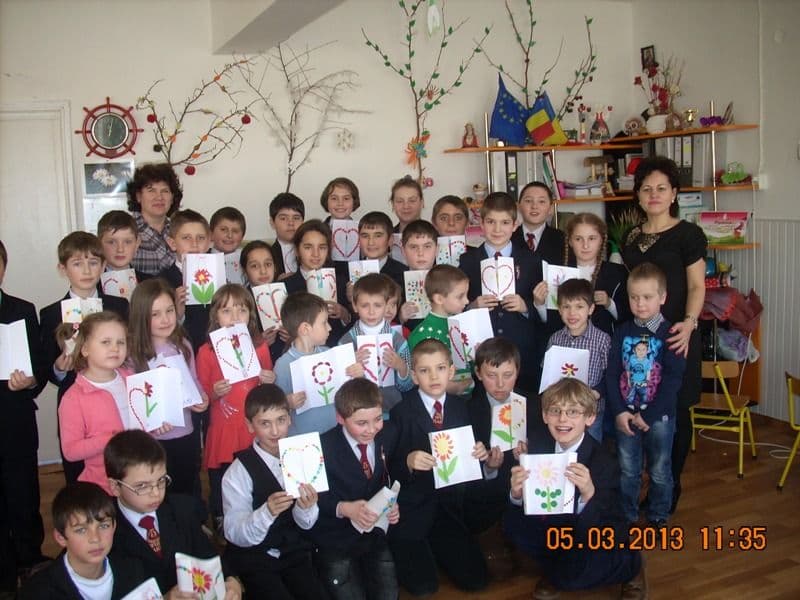 Mama-omagiată la grupa Licuricii-Grădiniţa Nr. 8 Dorohoi - FOTO