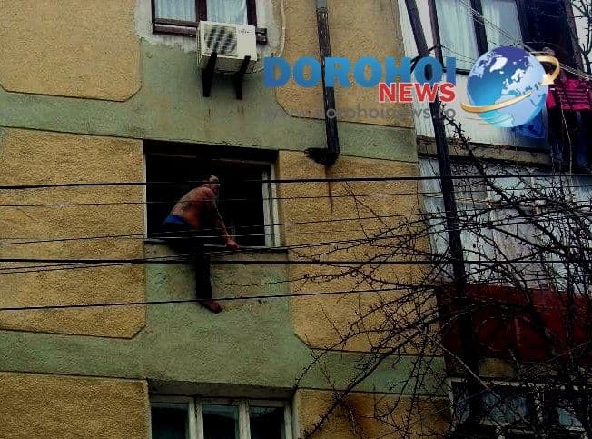 Un tânăr din Dorohoi a pus pe jar locatarii din cartierul Plevna amenințând că se aruncă de pe bloc