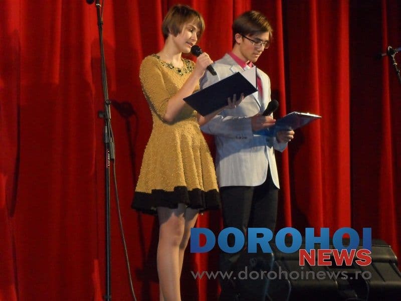 Spectacol la Sala Teatrului din Dorohoi cu elevii Liceului „Regina Maria” - FOTO