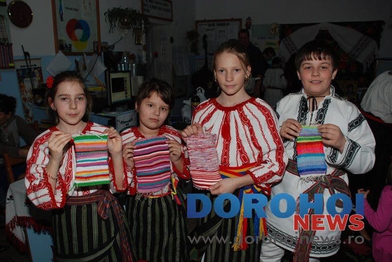 Studiul tematic „Tradiții și obiceiuri la români” dezbătut la Școala „A.I.Cuza” Dorohoi - FOTO