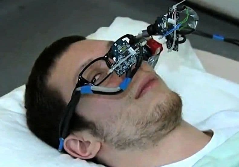 Primim la redacție: Cum poţi controla un computer folosind doar privirea? Cu un dispozitiv ieftin şi eficient VIDEO
