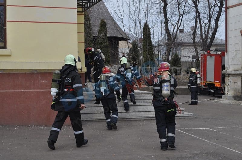 Incendiu la Sala Teatrului din Dorohoi. Exercițiu de amploare a pompierilor dorohoieni – VIDEO/FOTO