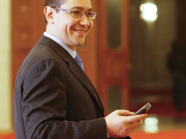 Ponta: Sunt dependent de Facebook
