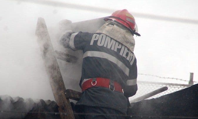 Zi de foc pentru pompierii botoşaneni. Incendii generate de coşurilor de fum necuraţate sau neprotejate termic