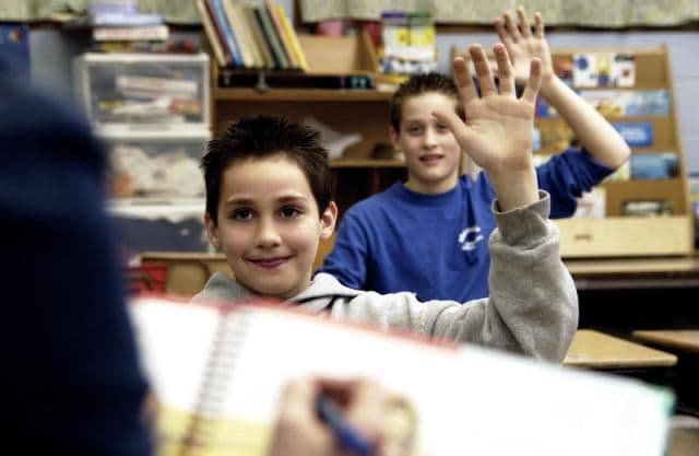 Ministrul Educaţiei: La unele materii să nu se mai dea note. Elevul să vină la şcoală de plăcere