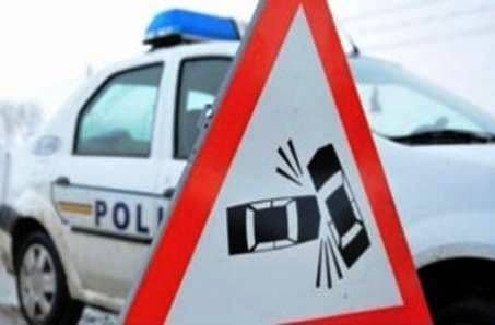 O șoferiță s-a dat peste cap cu mașina între localitățile Văculești și Brăești