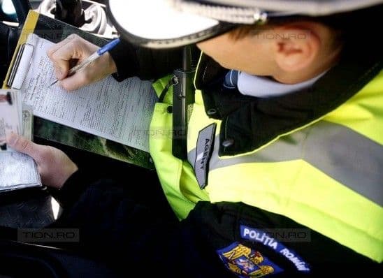 Tânăr prins de polițiști fără permis și număr fals la autovehicul pe B-Dul Victoriei din Dorohoi