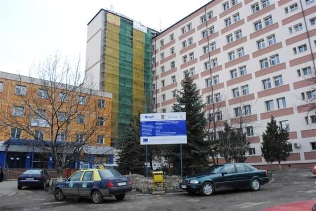 O femeie lovită pe trecerea de pietoni a fost abandonată de șoferul vinovat 