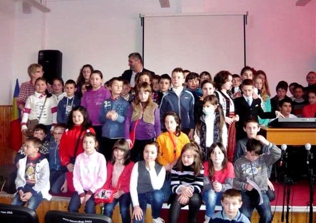 „Întâlnire de gradul zero” între elevi din Dorohoi şi mici nevăzători de la Târgu Frumos - FOTO