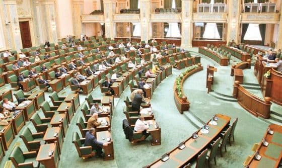 În săptămâna premergătoare Paştelui, senatorii vor avea activitate numai în circumscripţii