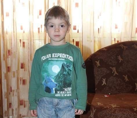 O mână de ajutor pentru un băieţel care are nevoie de o proteză