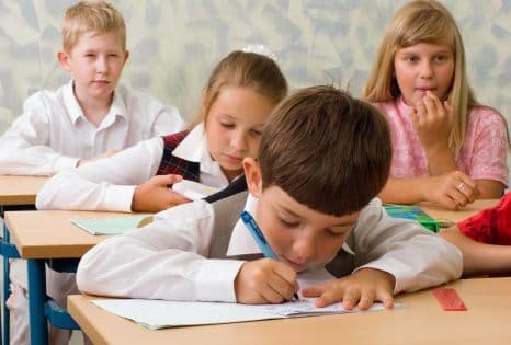 Ministerului Educaţiei a decis! Vezi când vor recupera elevii zilele libere din 2 şi 3 mai 