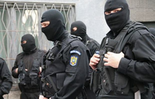 Grupare infracțională destructurată de polițiștii botoșăneni. Vezi rezultatul perchezițiilor!
