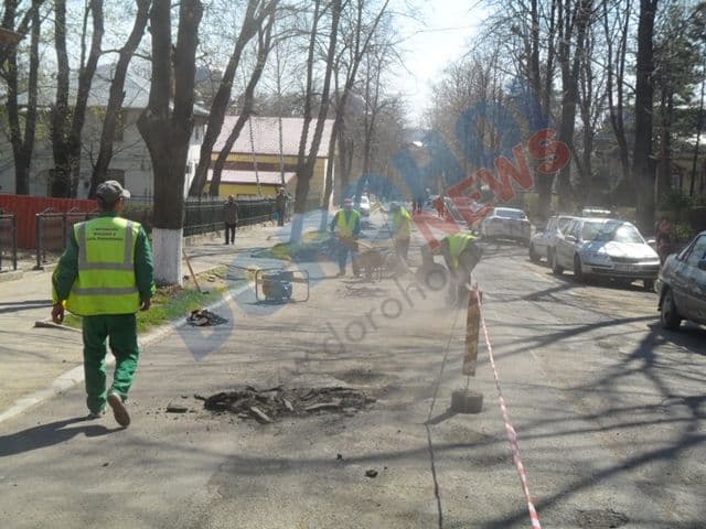 Circulaţia pe strada A.I. Cuza din Dorohoi, un calvar pentru şoferi