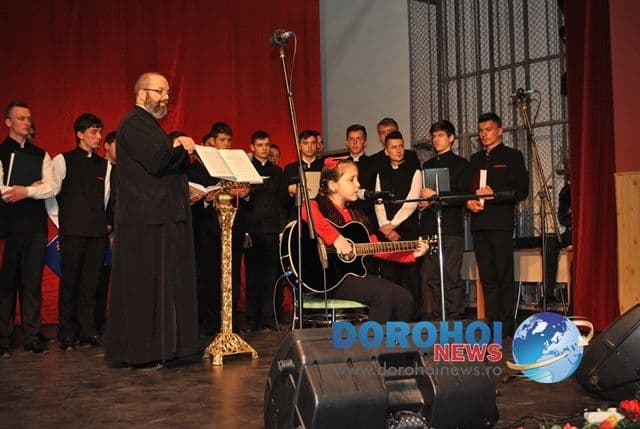 „ZIUA ÎNVIERII” Concert de Paşti la Sala Teatrului din Dorohoi - FOTO