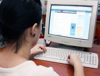 Peste 800 de elevi din județul Botoșani, au depus cereri pentru un calculator subvenționat de stat
