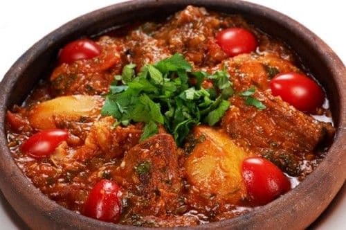 Muşchiuleţ de porc la cuptor cu sos de legume
