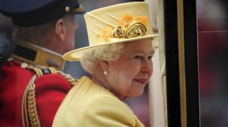 Regina Angliei anunţă măsuri împotriva imigranţilor