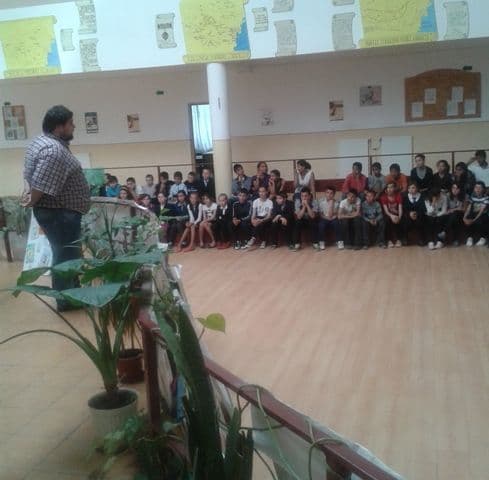Școala gimnazială „Ștefan cel Mare” Dorohoi - Colaborare pentru combaterea violenței în școli - FOTO