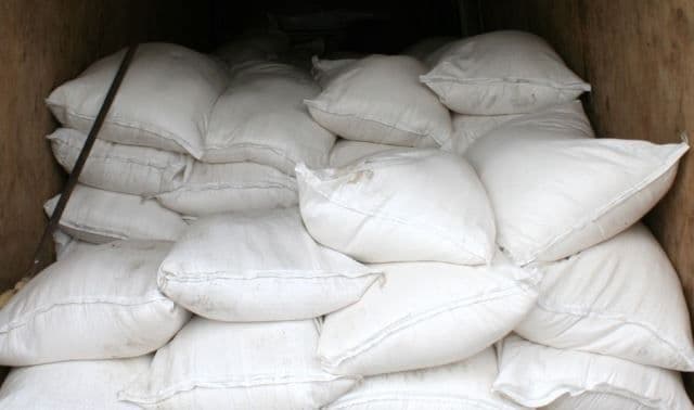 Sute de kilograme de zahăr confiscate de poliţiştii de frontieră dorohoieni
