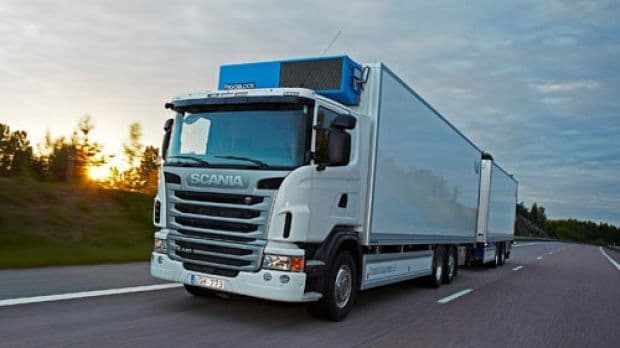 Atenție șoferi! Vehiculele de transport marfă, obligate să aibă plăcuţe suplimentare