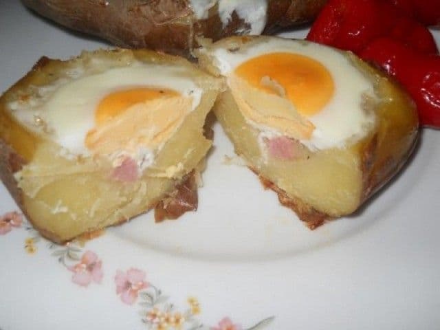 Cartofi copți la cuptor