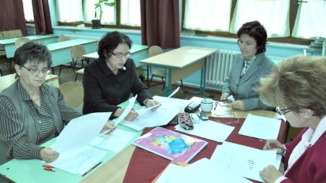 Câţi bani primesc profesorii pentru corectarea lucrărilor la examenele naţionale