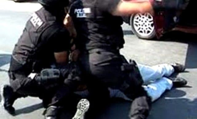 Patru botoşăneni prinşi în timp ce încercau să vândă heroină