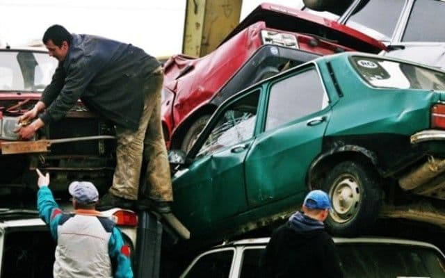 Aproape 300 de dosare depuse de REMAT-uri şi peste 100 de către dealeri auto. Când va începe distribuirea tichetelor