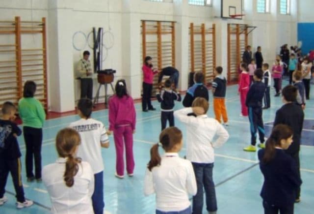 Majoritatea dorohoienilor cred că elevii ar trebui să facă mai multe ore de sport la școală