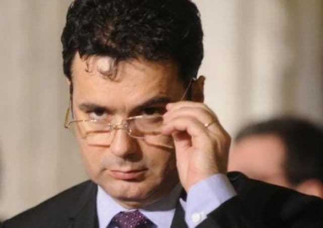 Directorii şcolilor nu vor mai fi numiţi politic, se vor organiza concursuri