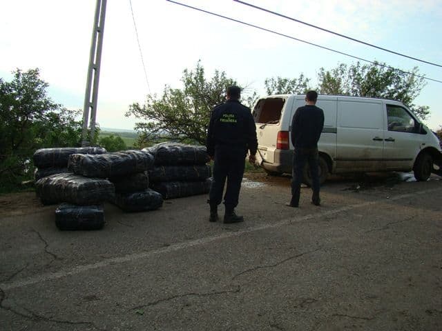 23 de focuri de armă pentru reţinerea unui contrabandist la frontiera cu Moldova - FOTO