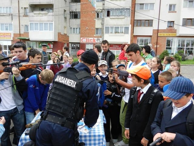 Activități desfășurate de jandarmi botoșăneni la Dorohoi cu ocazia Zilei Copilului