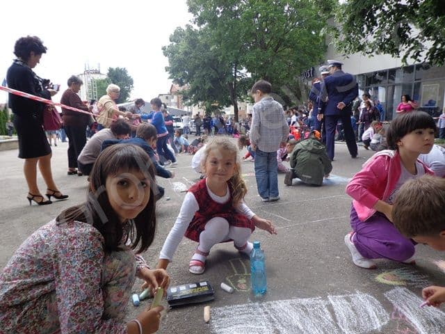 Copiii Școlii Gimnaziale „A.I. Cuza” Dorohoi, participă cu bucurie la manifestările dedicate zilei lor – FOTO