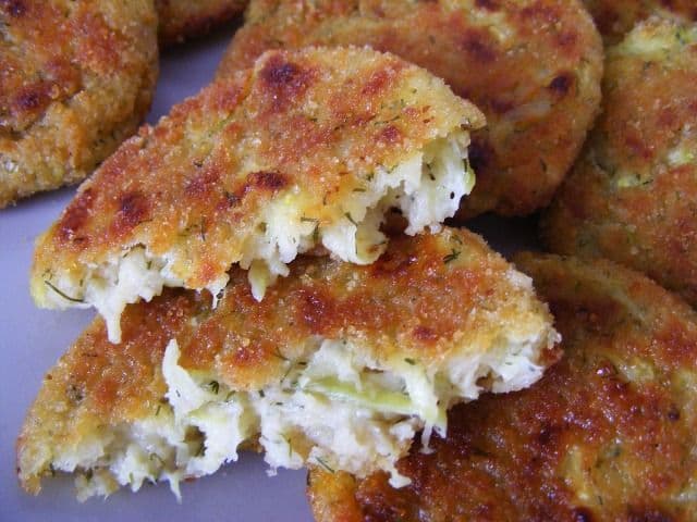 Chifteluțe din dovlecel cu garnitură de legume