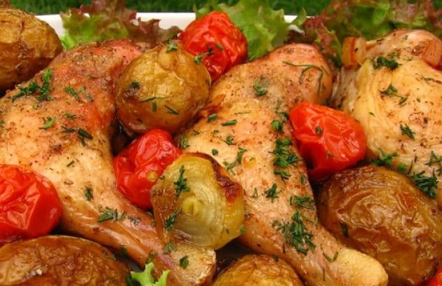 Pulpe cu roşii şi cartofi noi