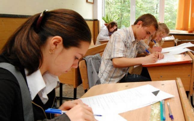 Noutăți școlare în 2014: Elevii de clasa a XI-a vor susţine o simulare a examenului de bacalaureat